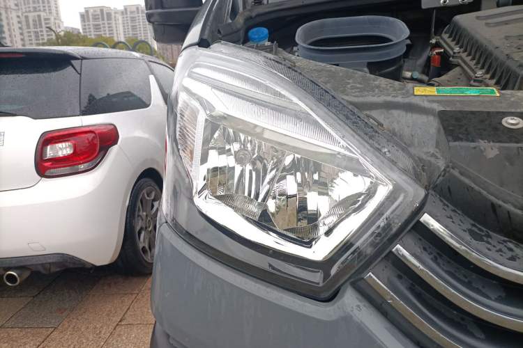 Used Iveco Eurocargo 2021 3.0T Automatic Chao Rui Short Wheelbase Low-Roof Side-Sliding Door F1C