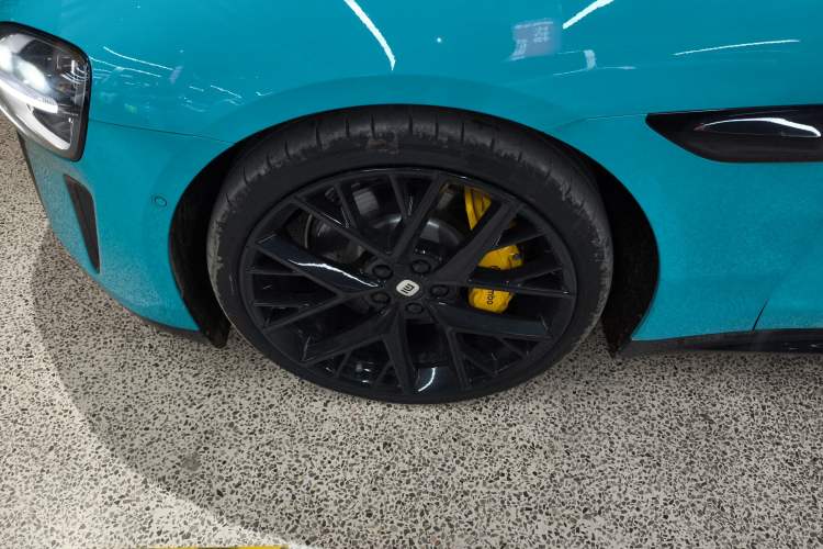 Used Xiaomi Auto SU7 2024 Four-Wheel Drive Ultra-Long Range Advanced Intelligent Driving Max Edition
