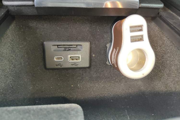 Used Cadillac XT4 2020 28T Two-Wheel-Drive Leading Version Interior 1