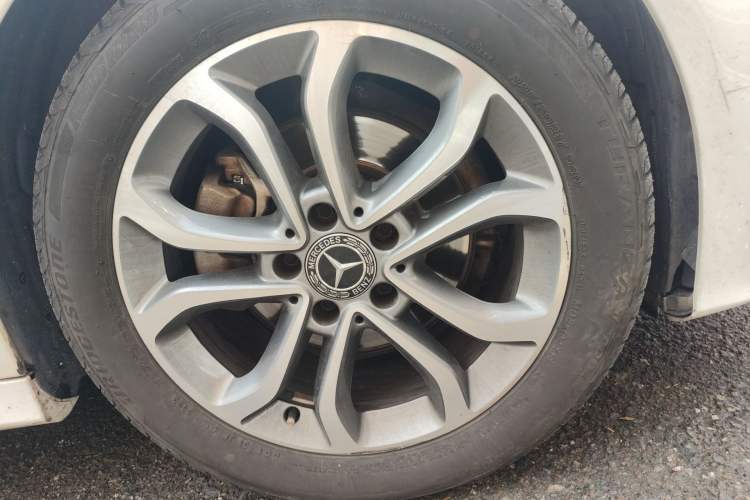 Used Mercedes-Benz C-Class 2017 Restyled C 180 L Fashion Edition Sport Version Right Front Wheel Hub