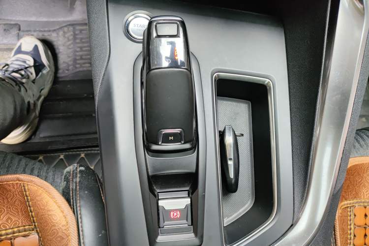 Used Peugeot 4008 2018 350THP Elite Edition Gear Lever