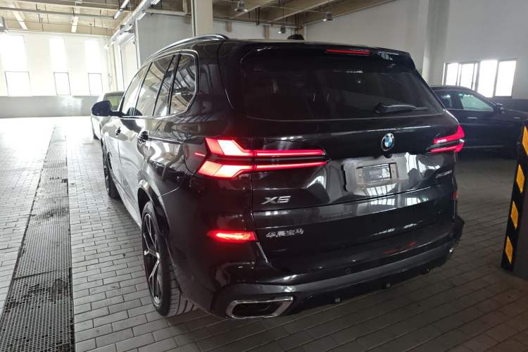 Used BMW X5 2023 xDrive 30Li Luxury M Sport Night Edition Package
