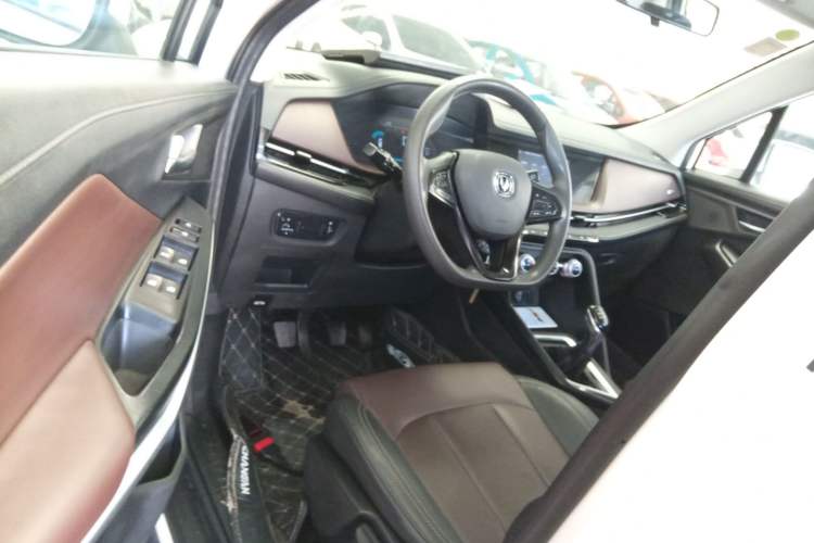 Used Changan CS15 2019 1.5L Manual Entry-Level Version China VI Standard

