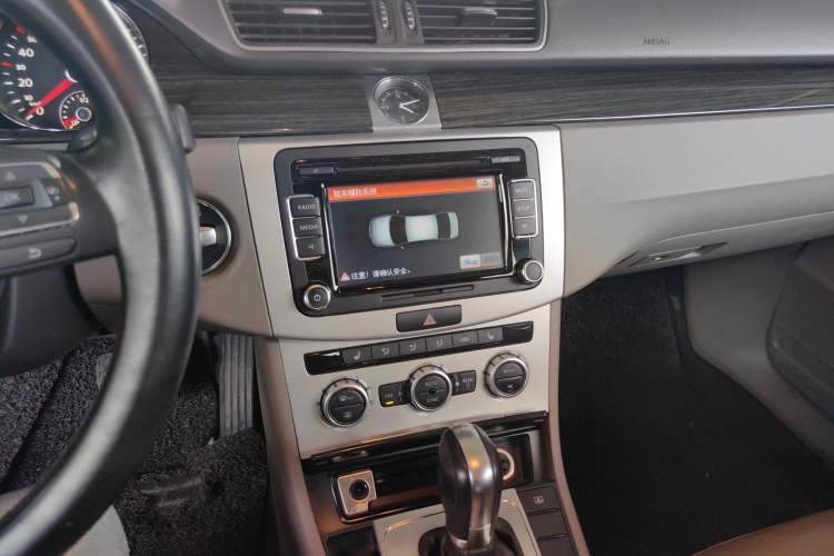 Used Volkswagen Magotan 2012 2.0 TSI Prestige Edition Audio And AC Panel