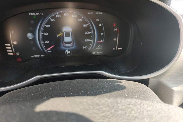 Used Geely Auto Emgrand X7 Sport 2018 1.8TD Automatic Two-Wheel Drive Smart Connect 4G Internet Edition Odometer Close Up