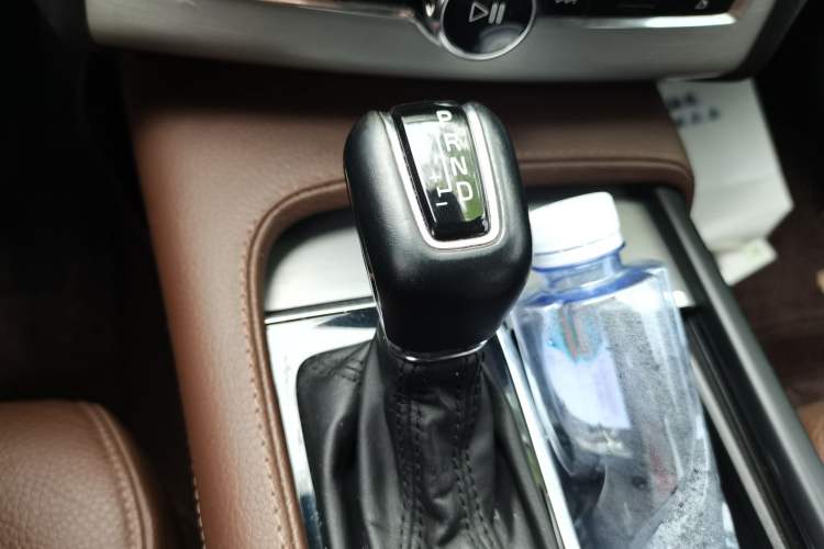 Used Volvo XC90 2020 T5 SmartDrive Luxury 7-Seater Gear Lever