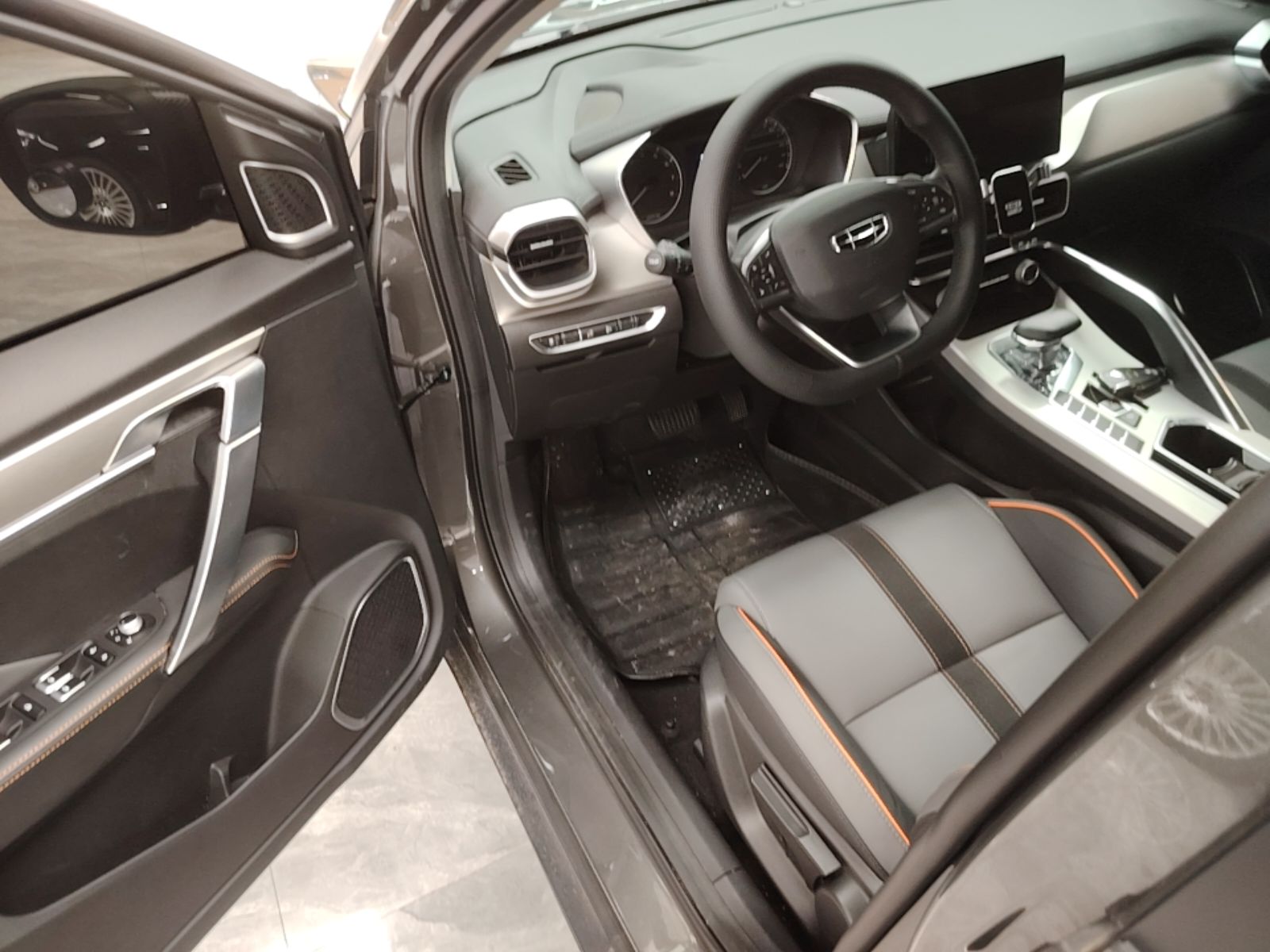 Geely Auto Coolray 2024 1.5T DCT Longteng Edition — снимка 18