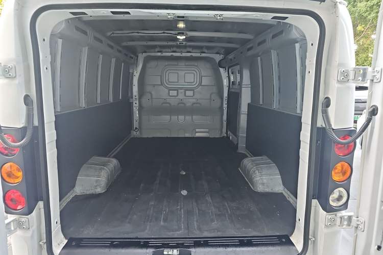 Used Farizon Xingxiang V 2023 V6E Ningde Times 41.86kWh Value Edition
