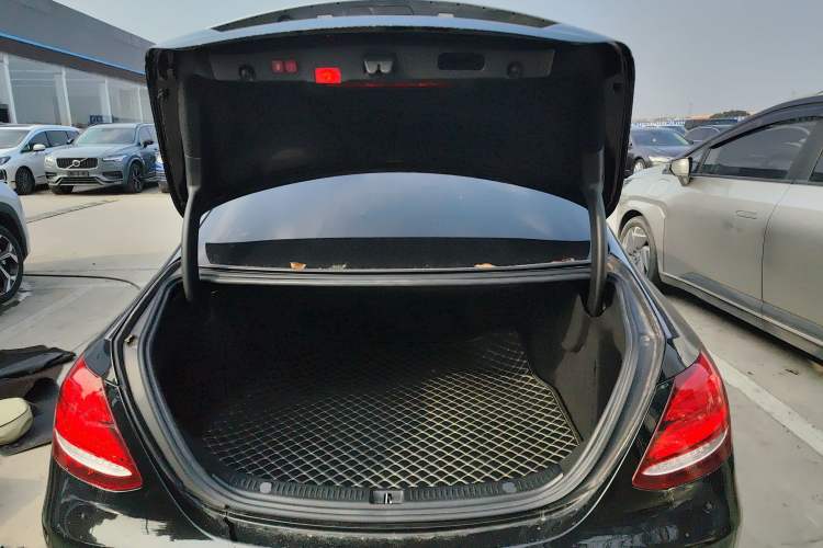 Used Mercedes-Benz E-Class 2017 E 300 L Sporty and Stylish Model
