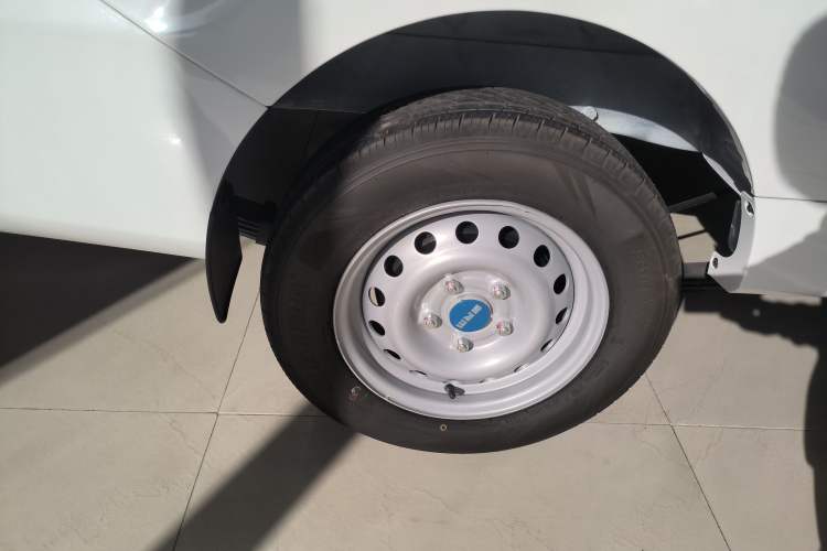 Used SRM Haoyun 2025 Launch Edition Farady 42.3 kWh 305 km 6 seats
