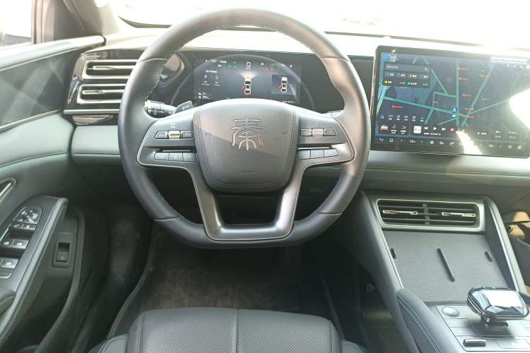 Used BYD Qin L 2025 DM-i Smart Drive 120KM Leading Model
