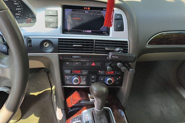 Used Audi A6L 2011 2.8 FSI Luxury Model Audio And AC Panel