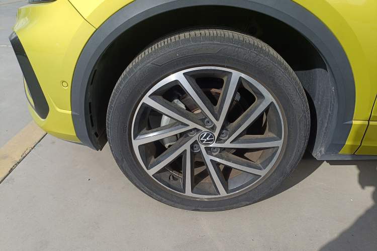 Used Volkswagen T-ROC 2023 300TSI DSG Two-Wheel Drive Starlight Edition