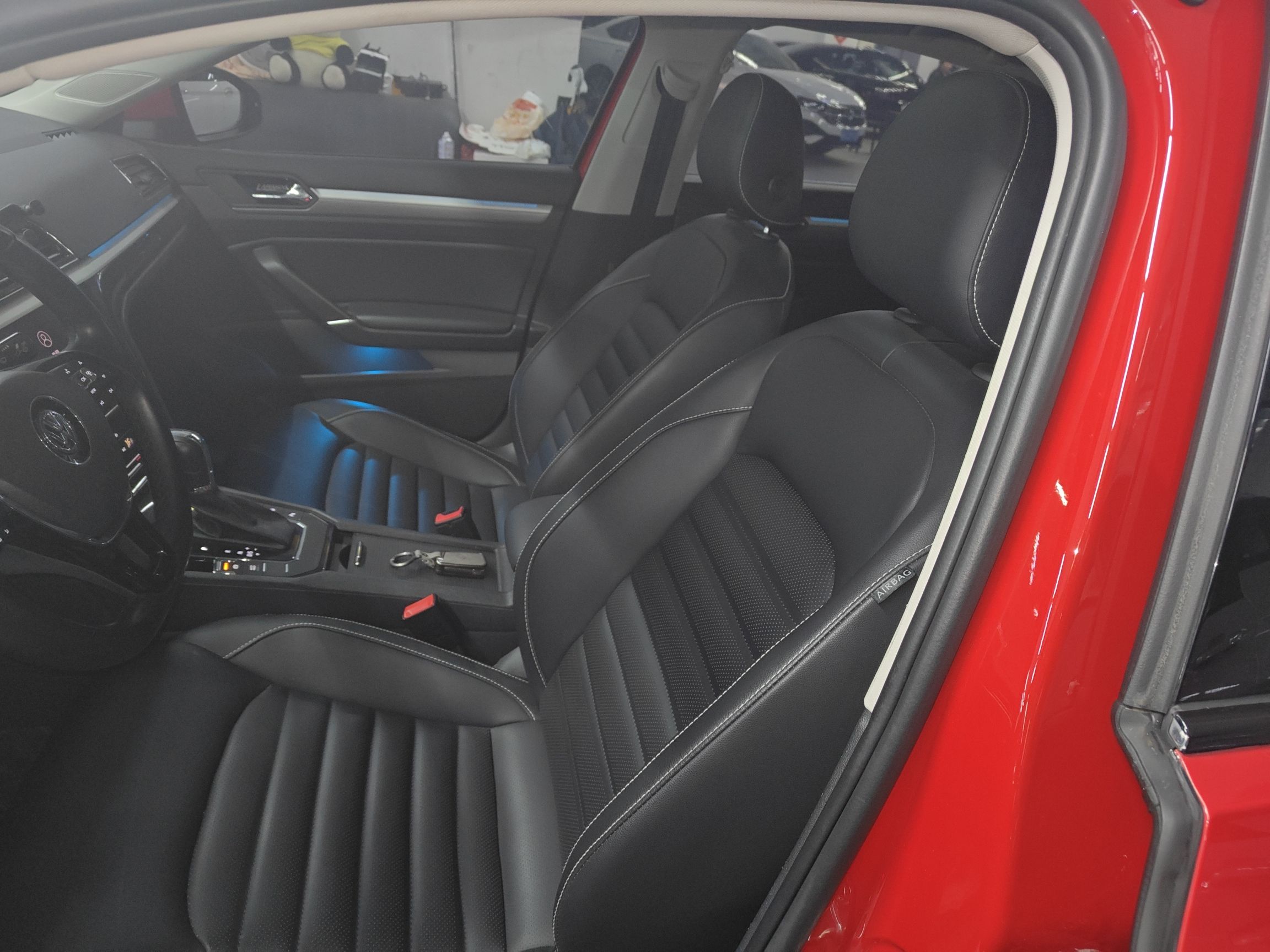 Переднее сиденье в автомобиле