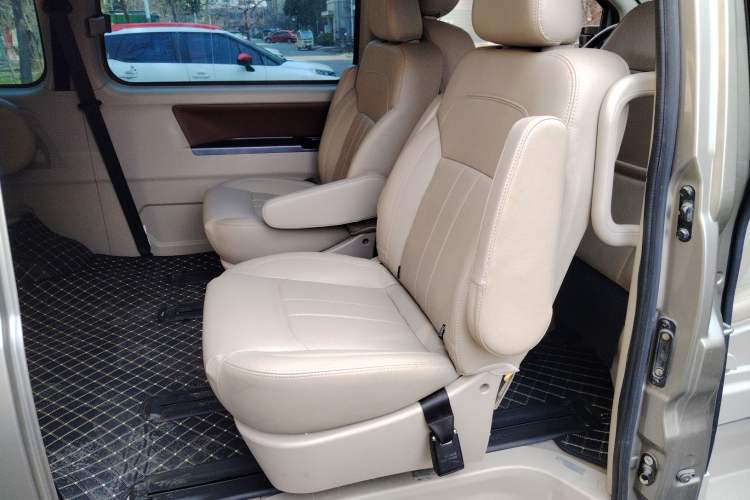 Used FORTHING Lingzhi M5 2020 Long-Range Luxury 7-Seater Model