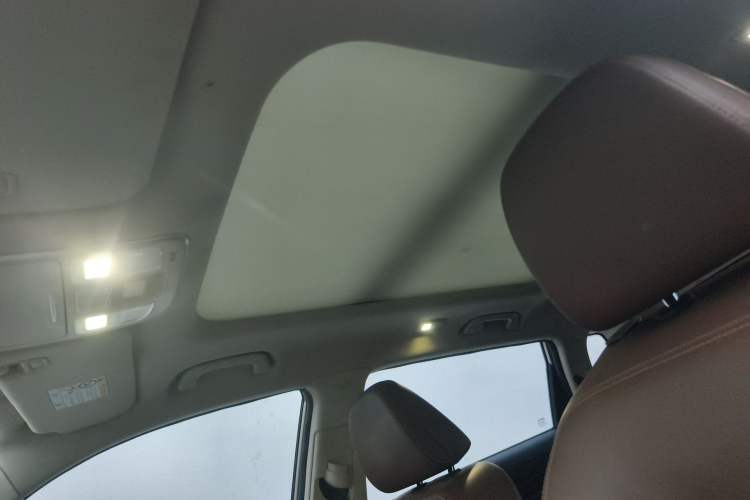 Used Geely Auto Emgrand X7 Sport 2016 1.8TD Automatic All-Wheel-Drive ZhiZun Edition Headliner