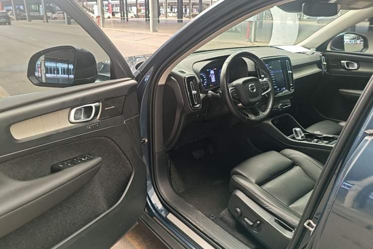 Used Volvo XC40 2020 T4 4x4 Zhiya Luxury Edition
