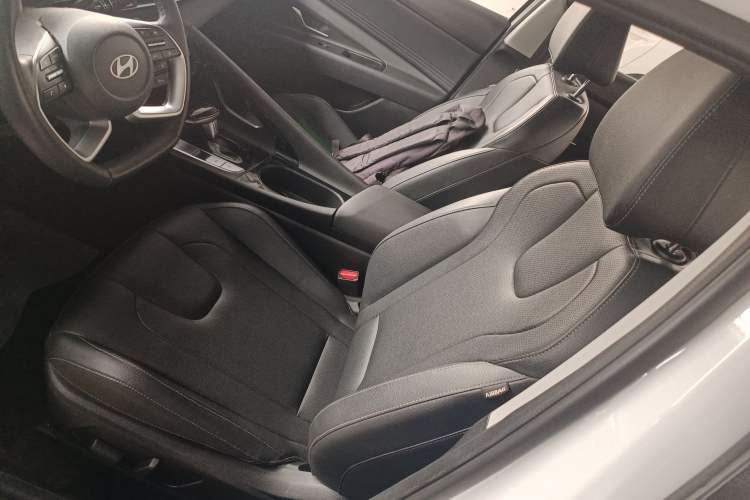 Used Hyundai Elantra 2023 1.5L CVT LUX Prestige Edition
