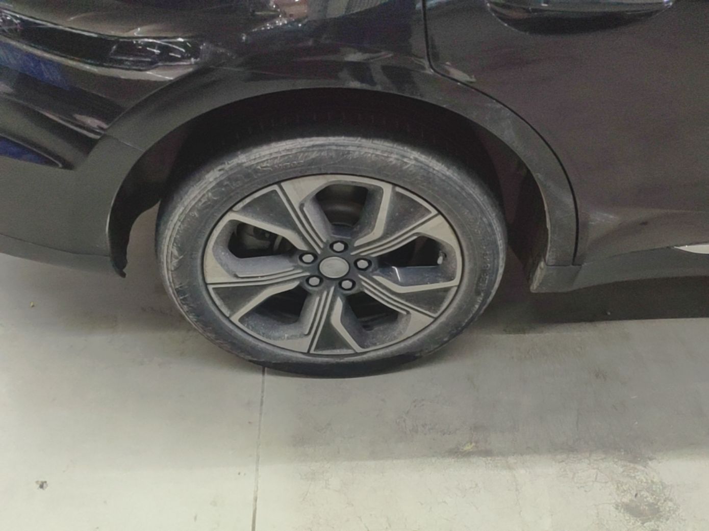 Hongqi E-QM5 2023 Revised Version Basic Travel Edition — снимка 11