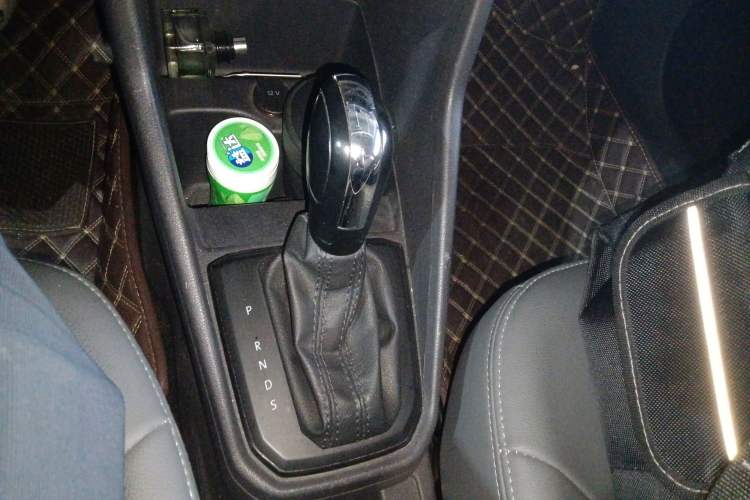 Used Volkswagen Jetta 2017 1.5L Automatic Fashion Model Gear Lever