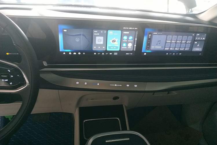 Used SAIC MAXUS G90 2022 2.0T Xingyun Seven-Seater Version Audio And AC Panel