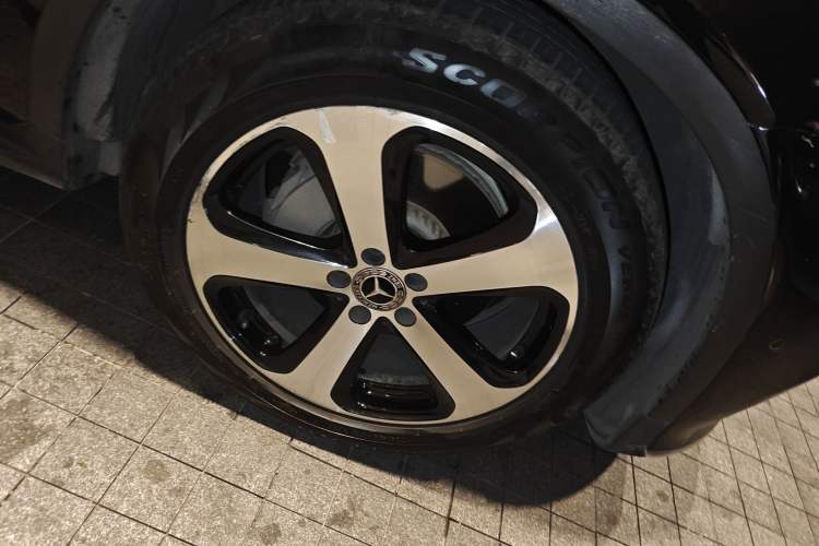 Used Mercedes-Benz GLC 2019 GLC 260 L 4MATIC Luxury Model Right Front Wheel Hub