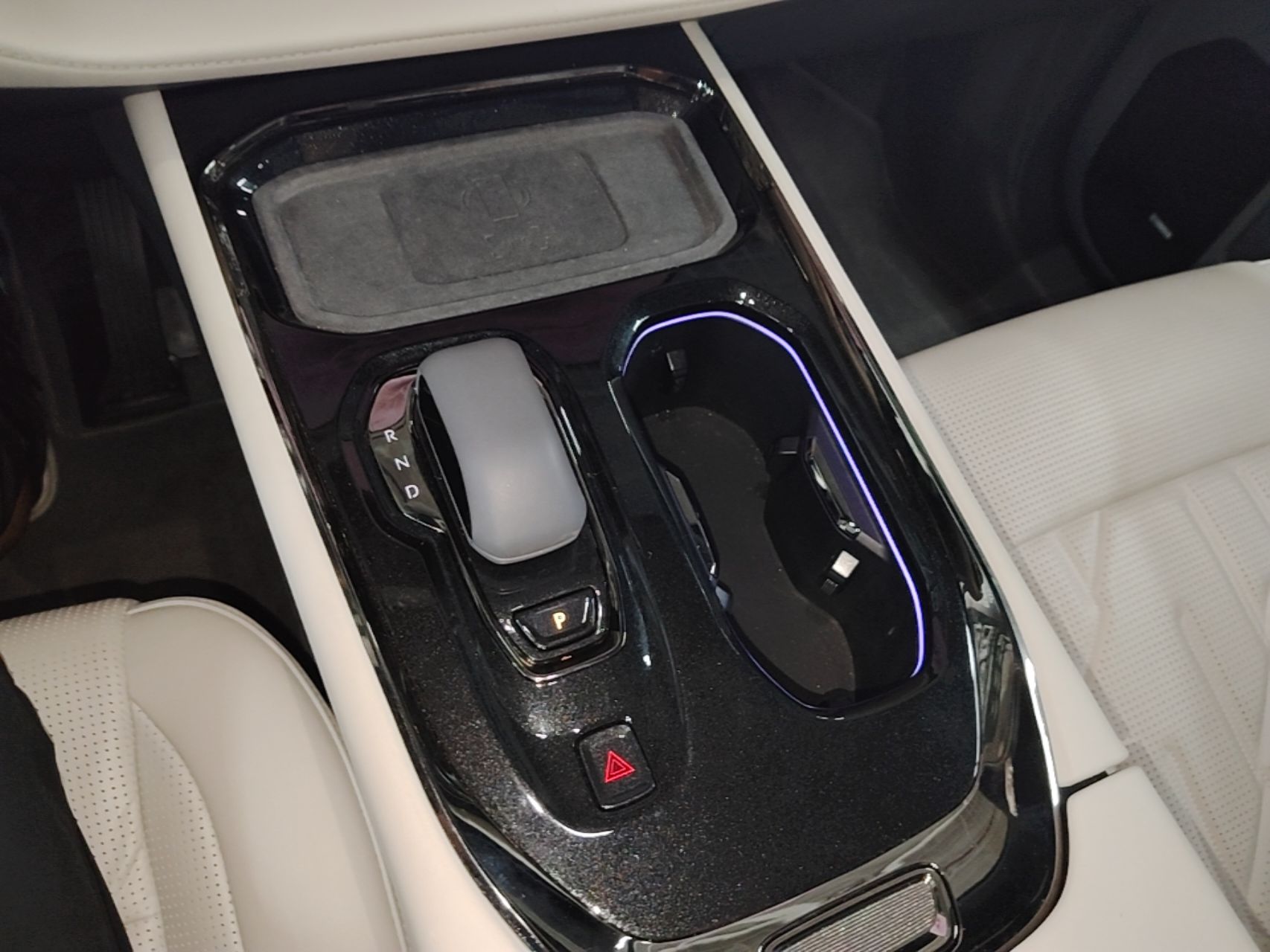 Zeekr 009 2024 Six-Seat Executive Version 4WD 108 kWh — снимка 16