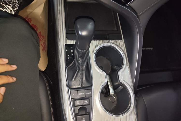 Used Toyota Camry 2019 Dual-Engine 2.5 HG Luxury Edition China VI Standard Gear Lever