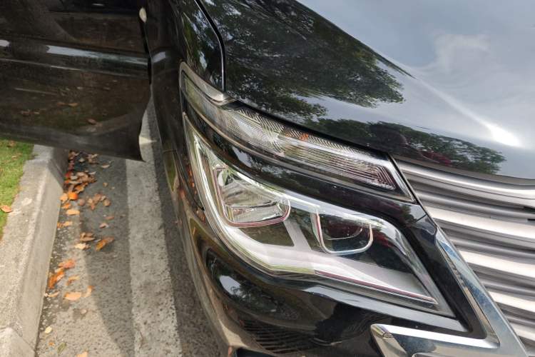 Used FORTHING Lingzhi 2023 M5L 1.6L Base Model 7 Seats Right Front Headlight