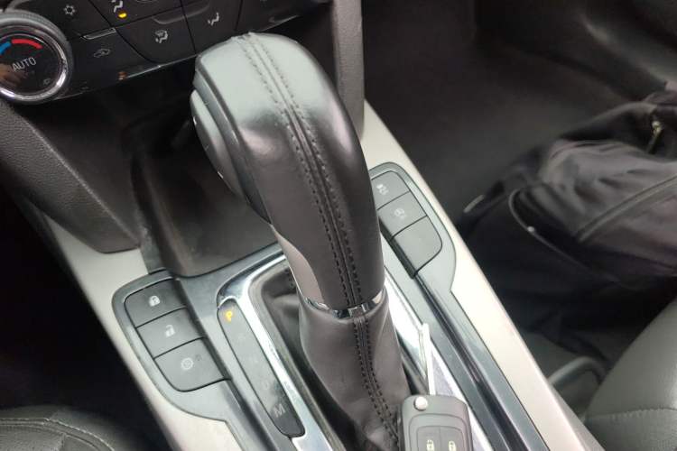 Used Chevrolet Malibu 2017 1.5T Automatic Luxury Edition Gear Lever