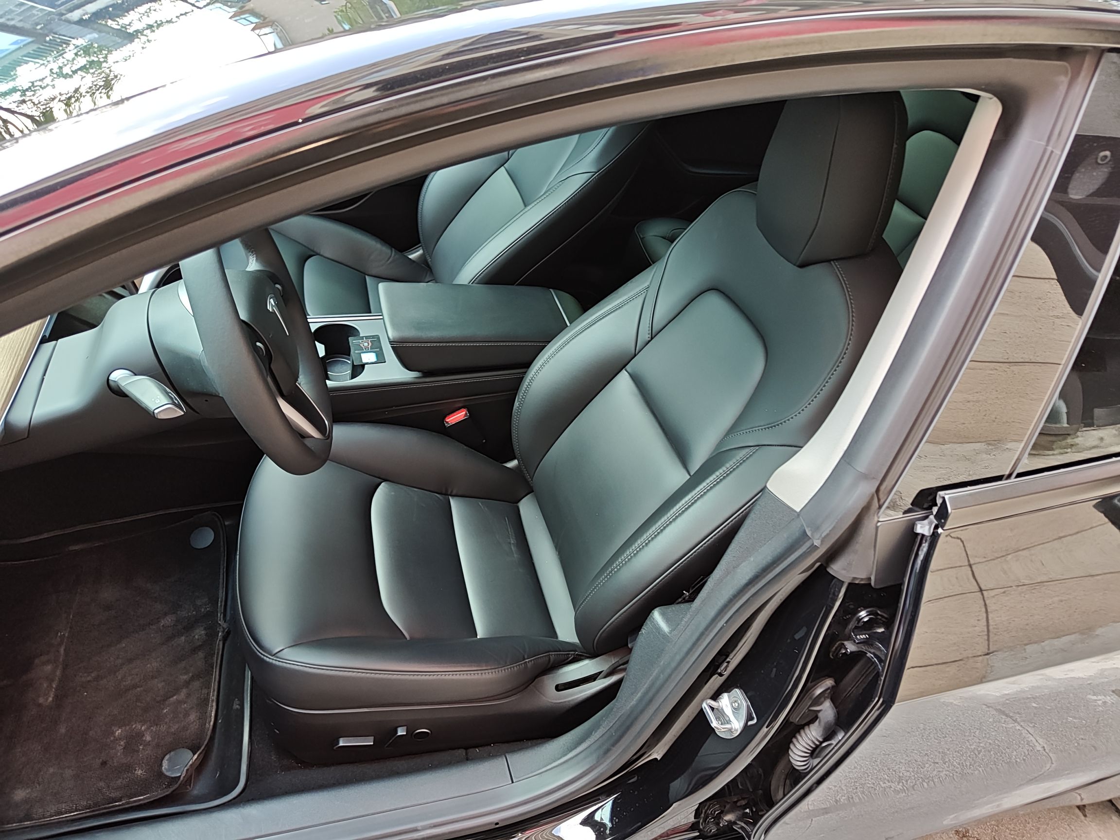 Переднее сиденье в автомобиле