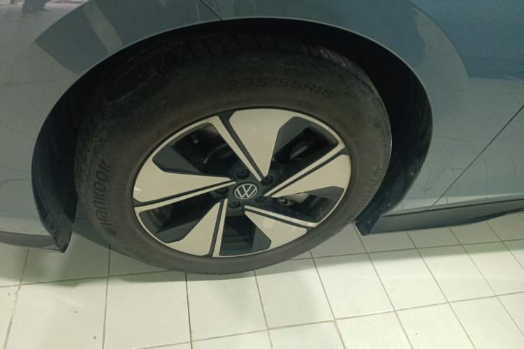 Used Volkswagen ID.7 VIZZION 2024 AIR model Left Front Wheel Hub