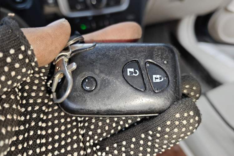 Used BYD G6 2013 2.0L Manual Luxury Version
