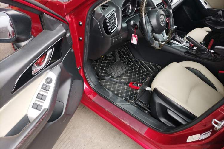 Used Mazda 3 Axela 2014 Sedan 2.0L Automatic Flagship Model