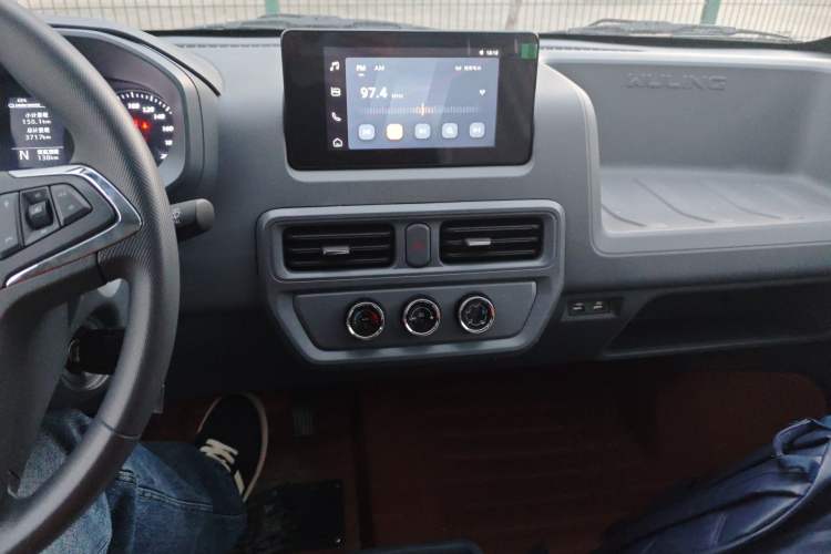 Used Wuling Yangguang 2024 300km Comfort Version with Sealed Windows 75kW

