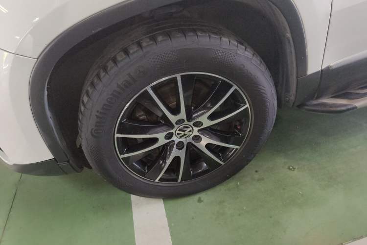 Used Volkswagen Tiguan 2015 1.8TSI Automatic Two-Wheel Drive Luxury Model Exterior 4