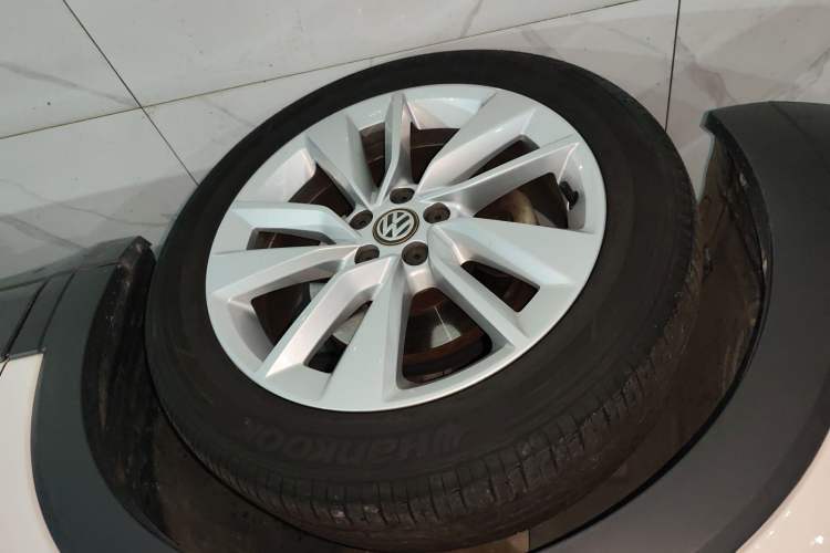 Used Volkswagen T-Cross 2019 280TSI DSG Comfort Edition Left Front Wheel Hub