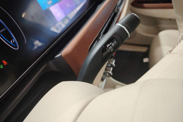 Used ORA Good Cat 2023 401 km Standard Range Premium Version Lithium Iron Phosphate Gear Lever