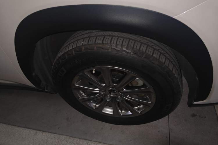 Used Lexus NX 2017 200 Front-Wheel-Drive X-Trail SE Edition Right Front Wheel Hub