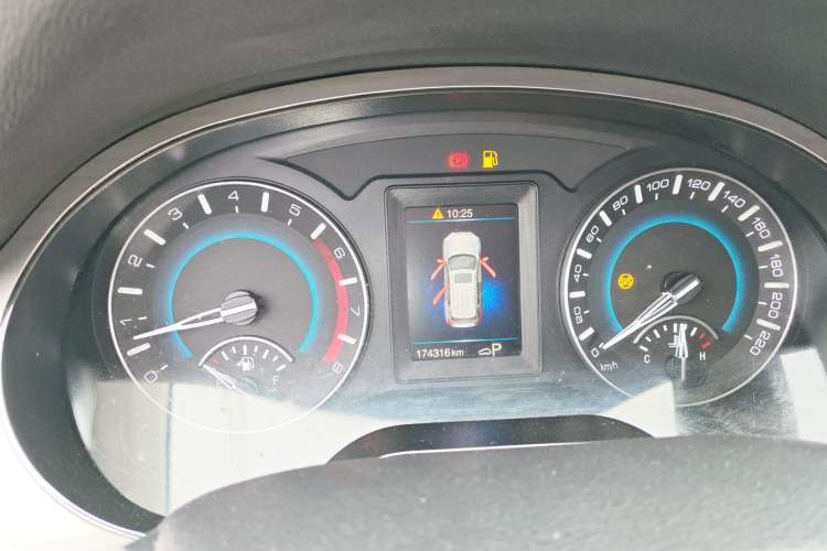 Used Haval H2 2018 Red-Label 1.5T Dual-Clutch Two-Wheel-Drive Elite Model Instrument Cluster