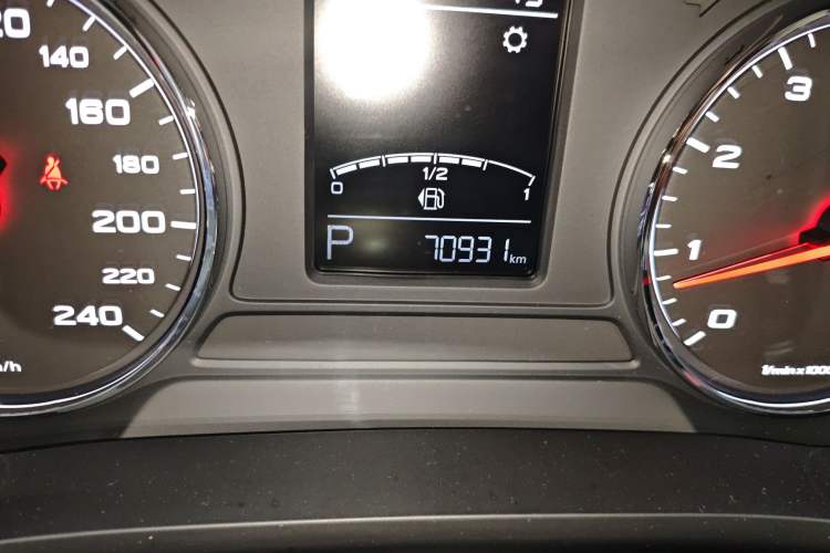 Used MG HS 2019 20T Automatic Two-Wheel Drive Trophy Super Sport Version China VI Standard Odometer Close Up