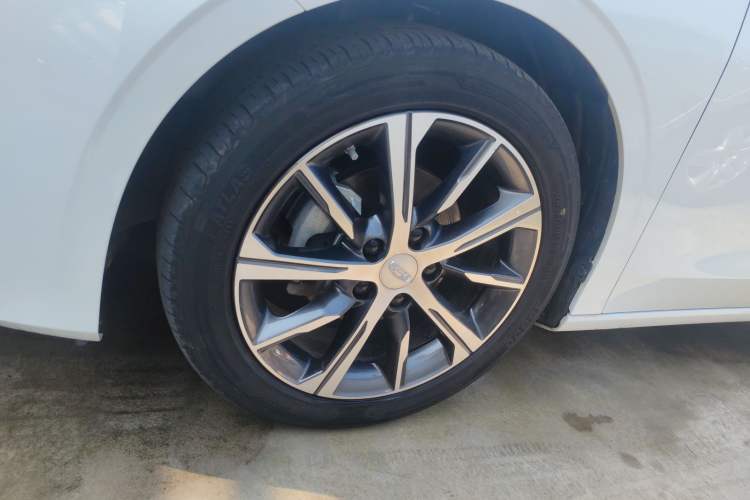 Used Geely Auto Emgrand 2023 4th Generation Champion Edition 1.5L CVT Prestige Model Exterior 4