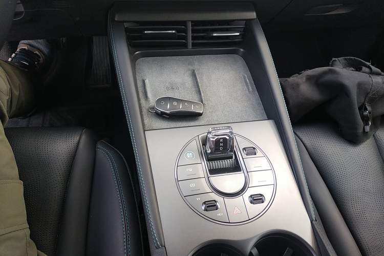 Used BYD Seal 06 New Energy 2025 DM-i Smart Drive 120KM Deluxe Model Gear Lever