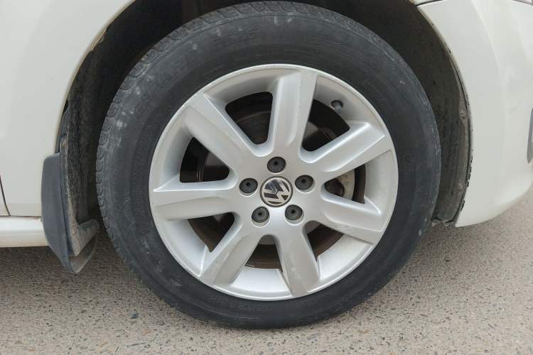 Used Volkswagen Polo 2013 1.4L Manual Comfort Edition Right Front Wheel Hub