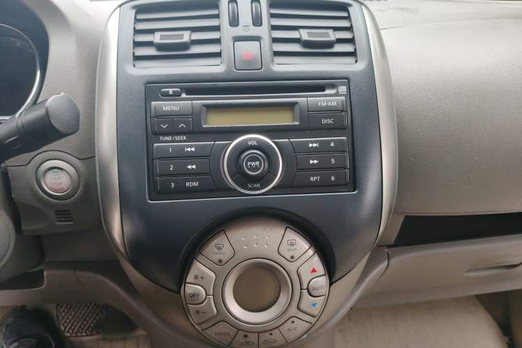 Used Nissan Sunny 2011 1.5XV CVT Deluxe Edition Audio And AC Panel