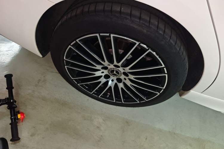 Used Mercedes-Benz C-Class 2025 C 260 L Sport Edition Right Rear Wheel Hub