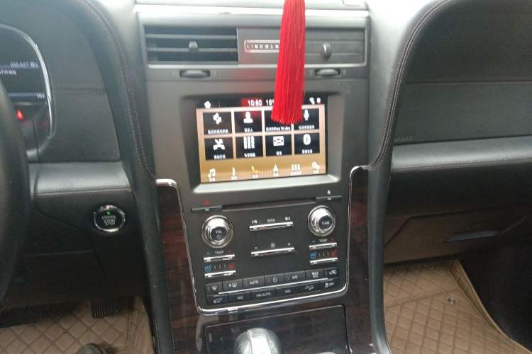 Used Lincoln Navigator 2016 3.5T AWD Audio And AC Panel