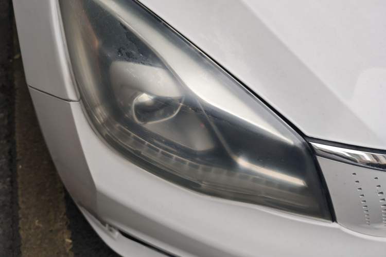 Used Dongfeng Aeolus E70 2021 Revised Version 2 500 Ultra-Comfort Edition Right Front Headlight