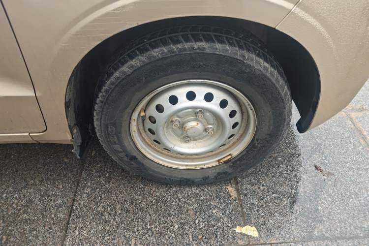 Used Wuling Hongguang V 2019 1.5L Standard Version China VI LAR Right Front Wheel Hub