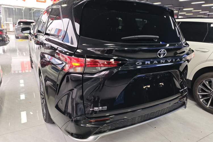 Used Toyota Granvia 2024 2.5L Hybrid Prestige PLUS Four-Wheel Drive Version Rear Left 45 Deg